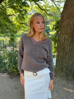 Stina striktrøje med blonder - Brun
