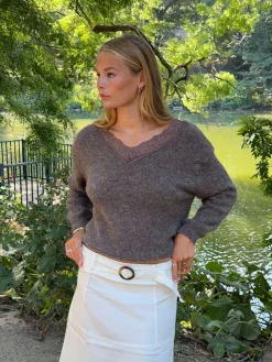 Stina striktrøje med blonder - Brun