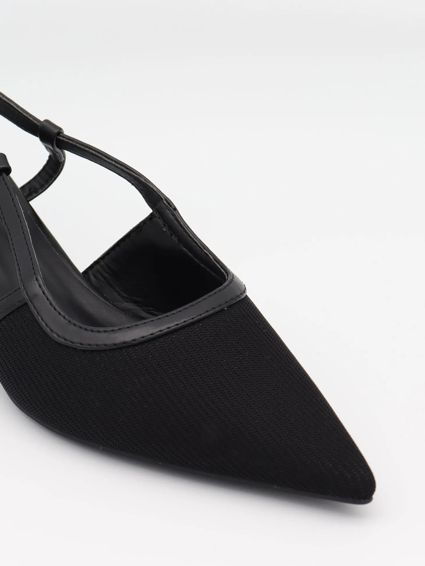 Suzanne slingback hæle med detaljer - Sort
