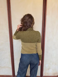 Swela striktrøje med turtleneck - Grøn/brun