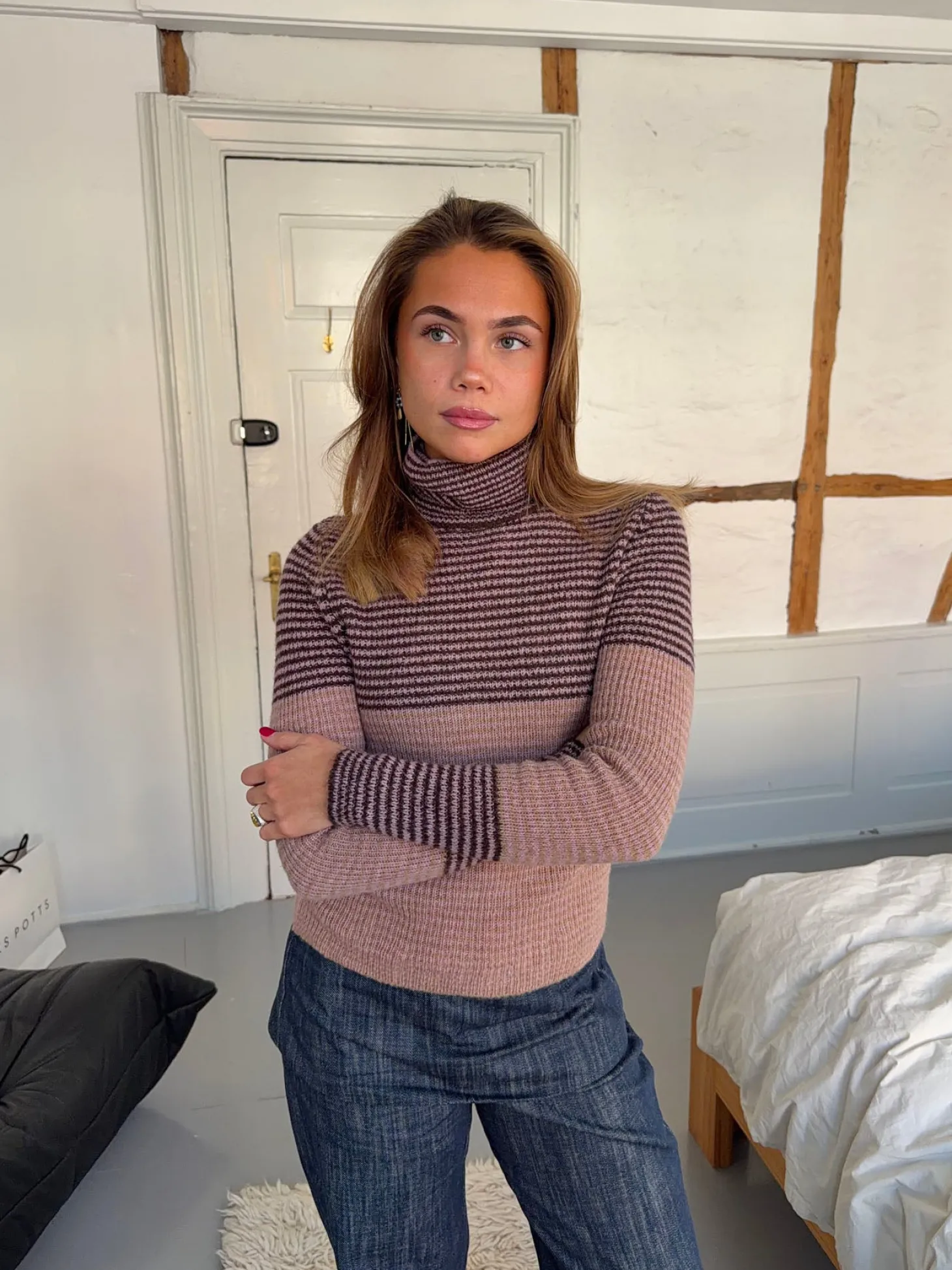 Swela striktrøje med turtleneck - Mørkebrun/lyserød