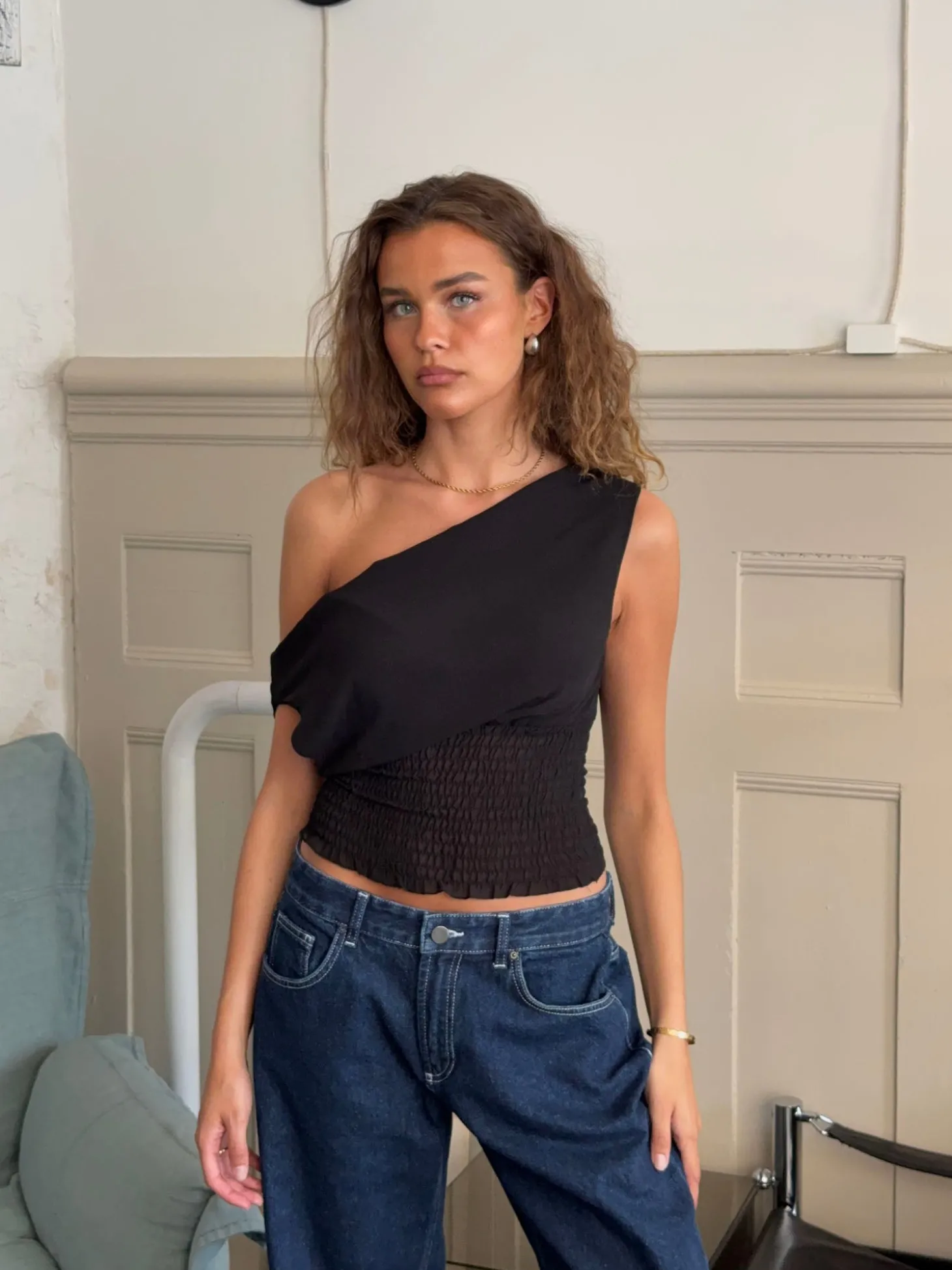 Tanua one shoulder top med smock - Sort