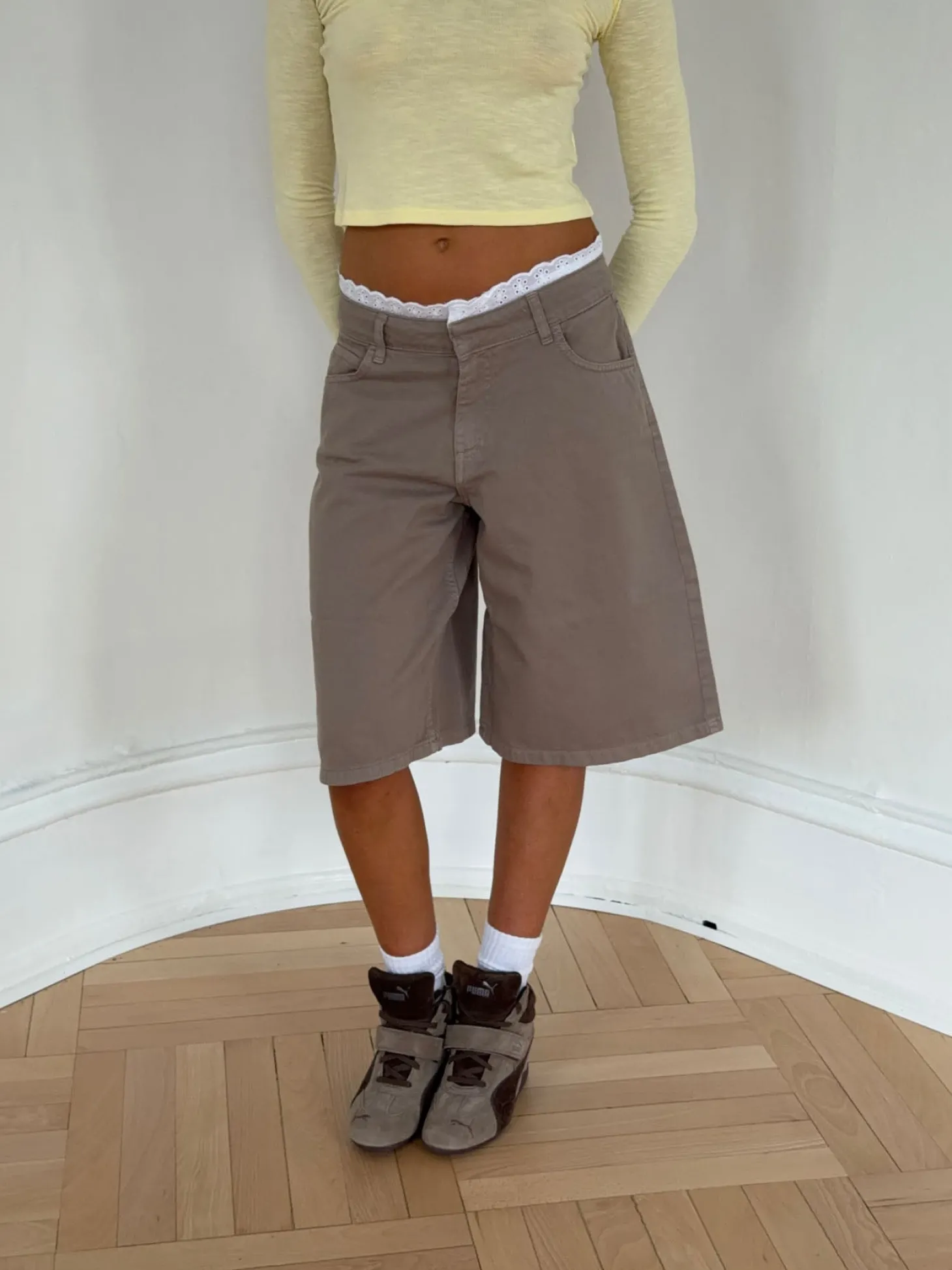 Teha bermudashorts med blonder - Beige/hvid