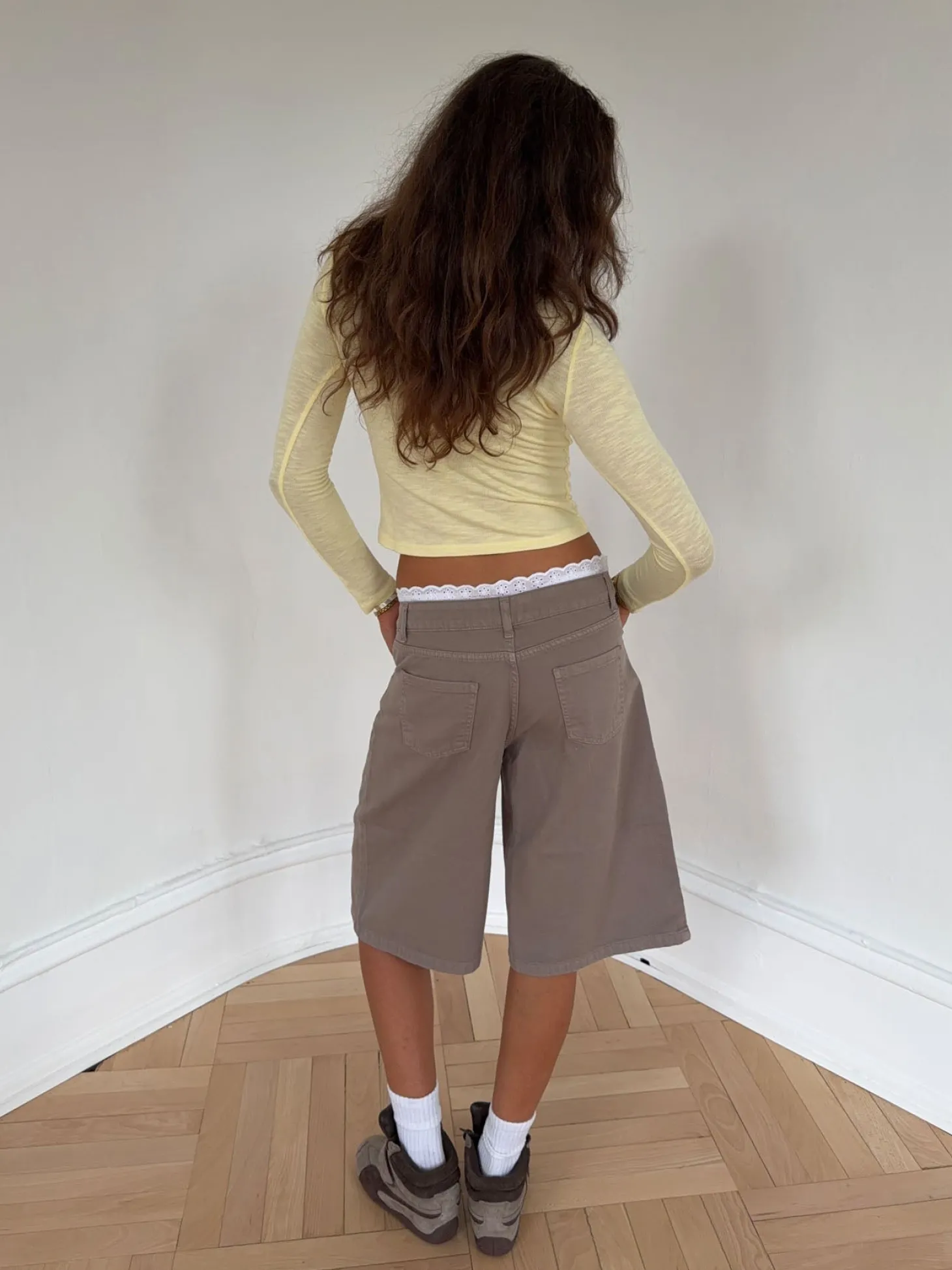 Teha bermudashorts med blonder - Beige/hvid
