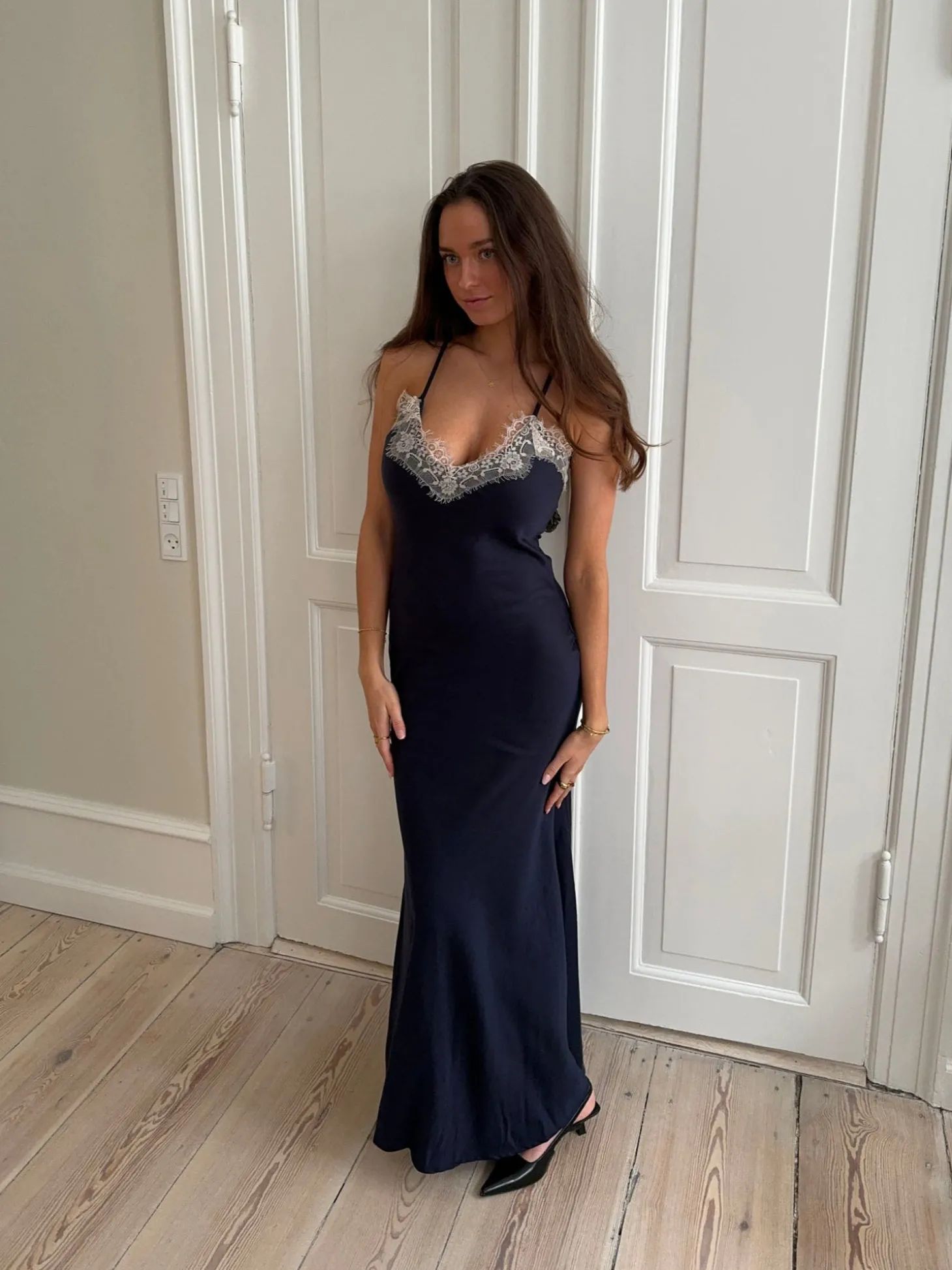 Tena kjole med blondedetaljer - Navy/hvid