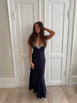 Tena kjole med blondedetaljer - Navy/hvid