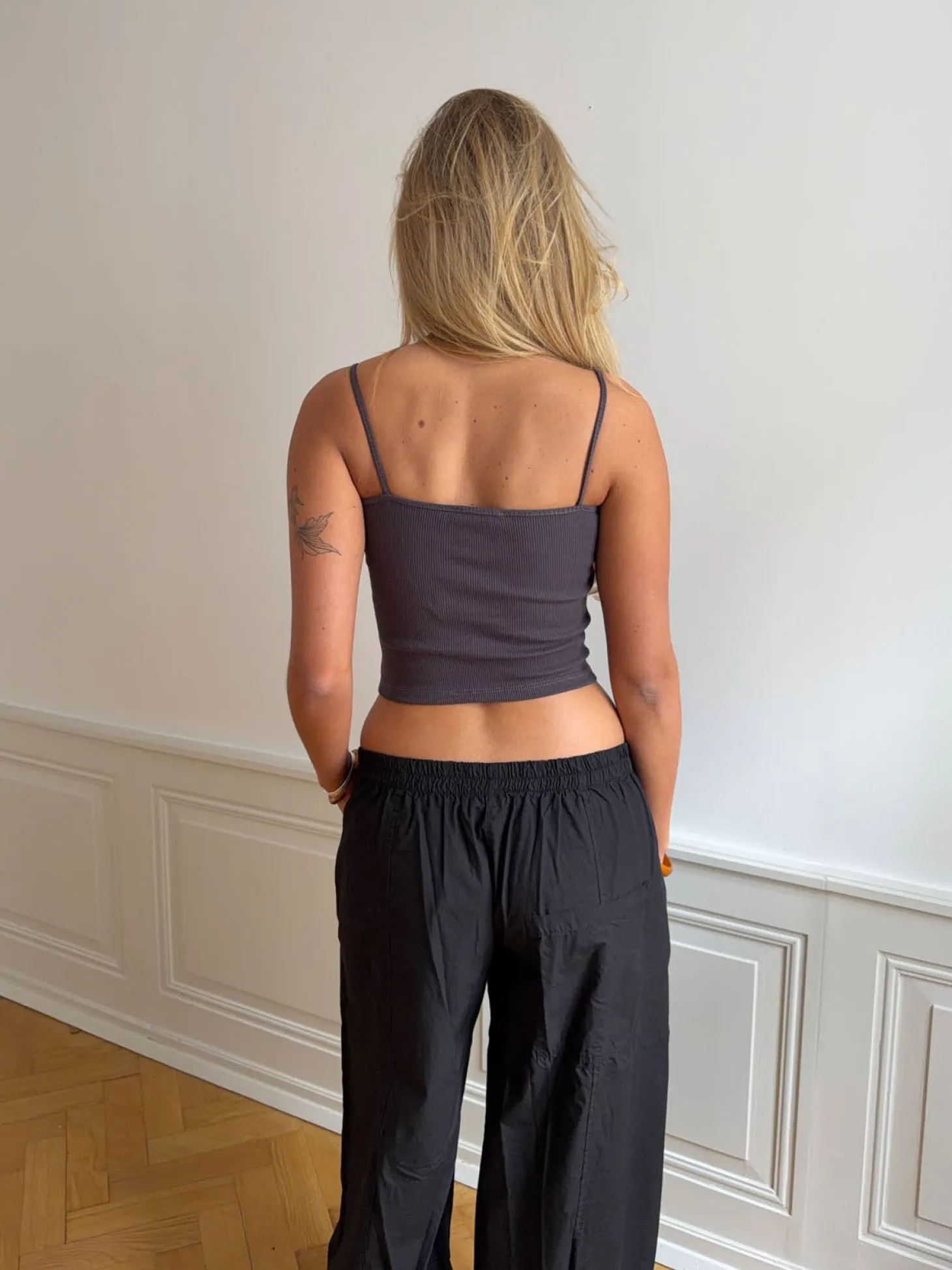 Thilde tanktop med rhinsten - Mørkegrå