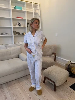 Tinna pyjamassæt med isvafler - Blå/hvid