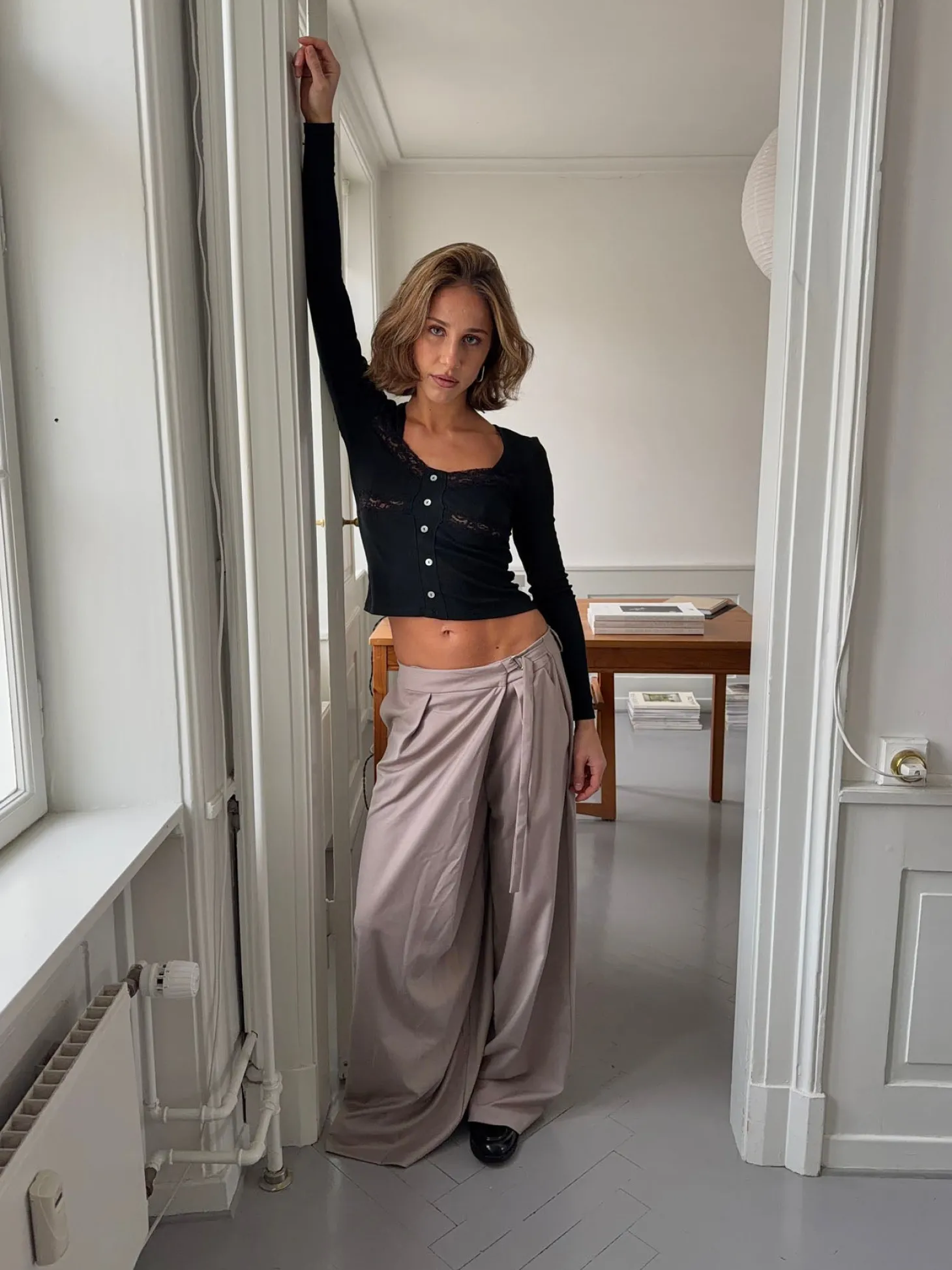 Trina suitbukser med spændedetalje - Beige