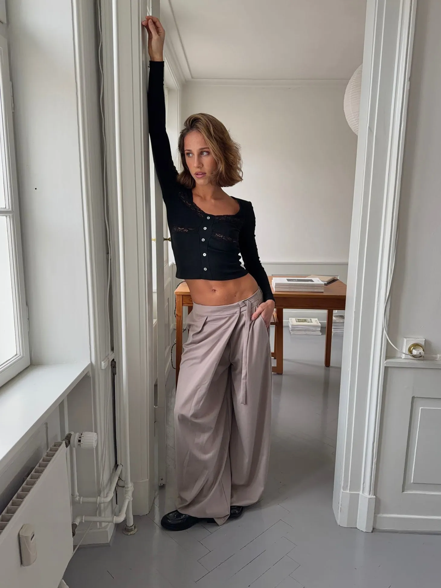 Trina suitbukser med spændedetalje - Beige