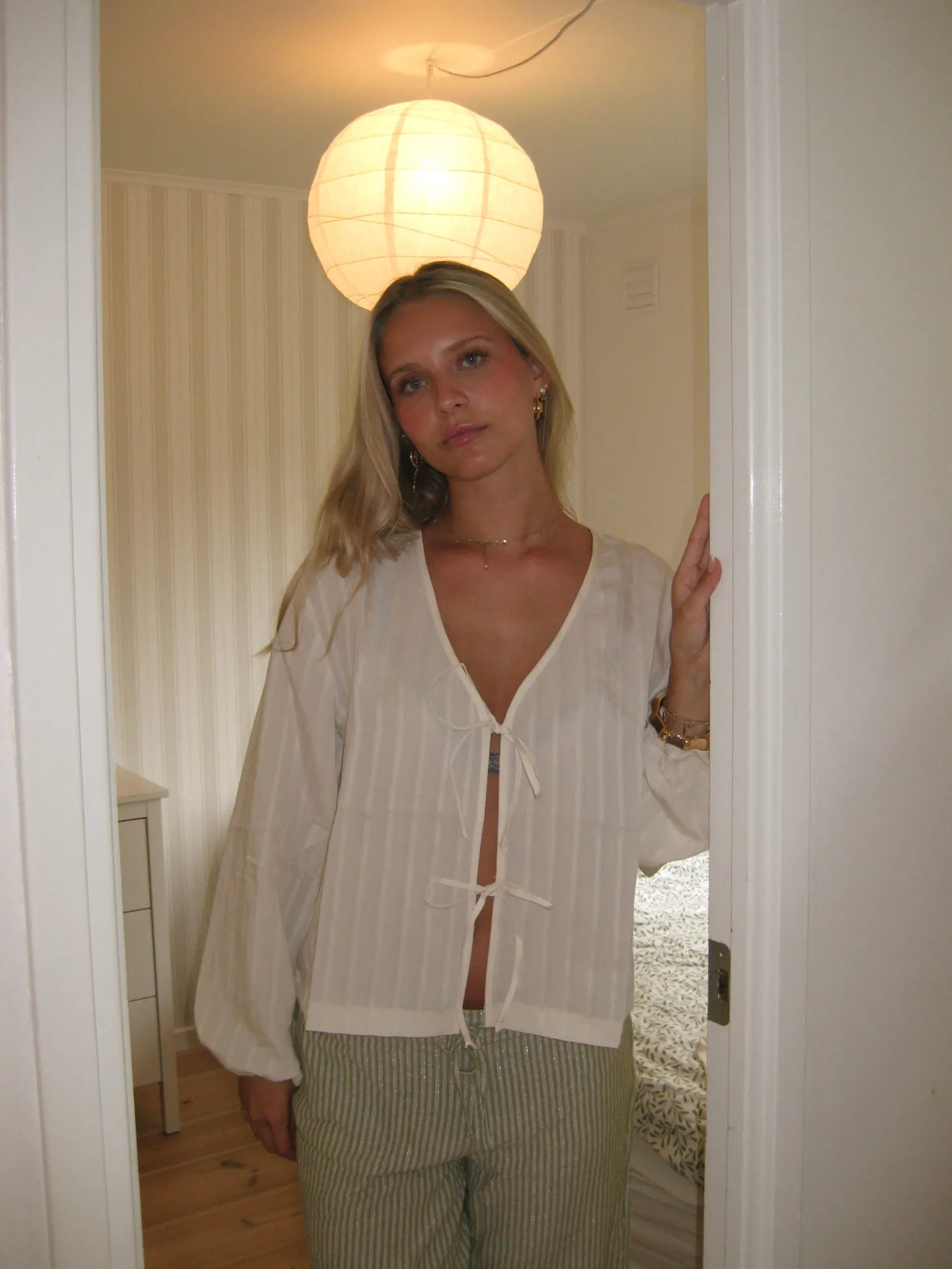 Tuniva bluse med bindedetaljer - Off white