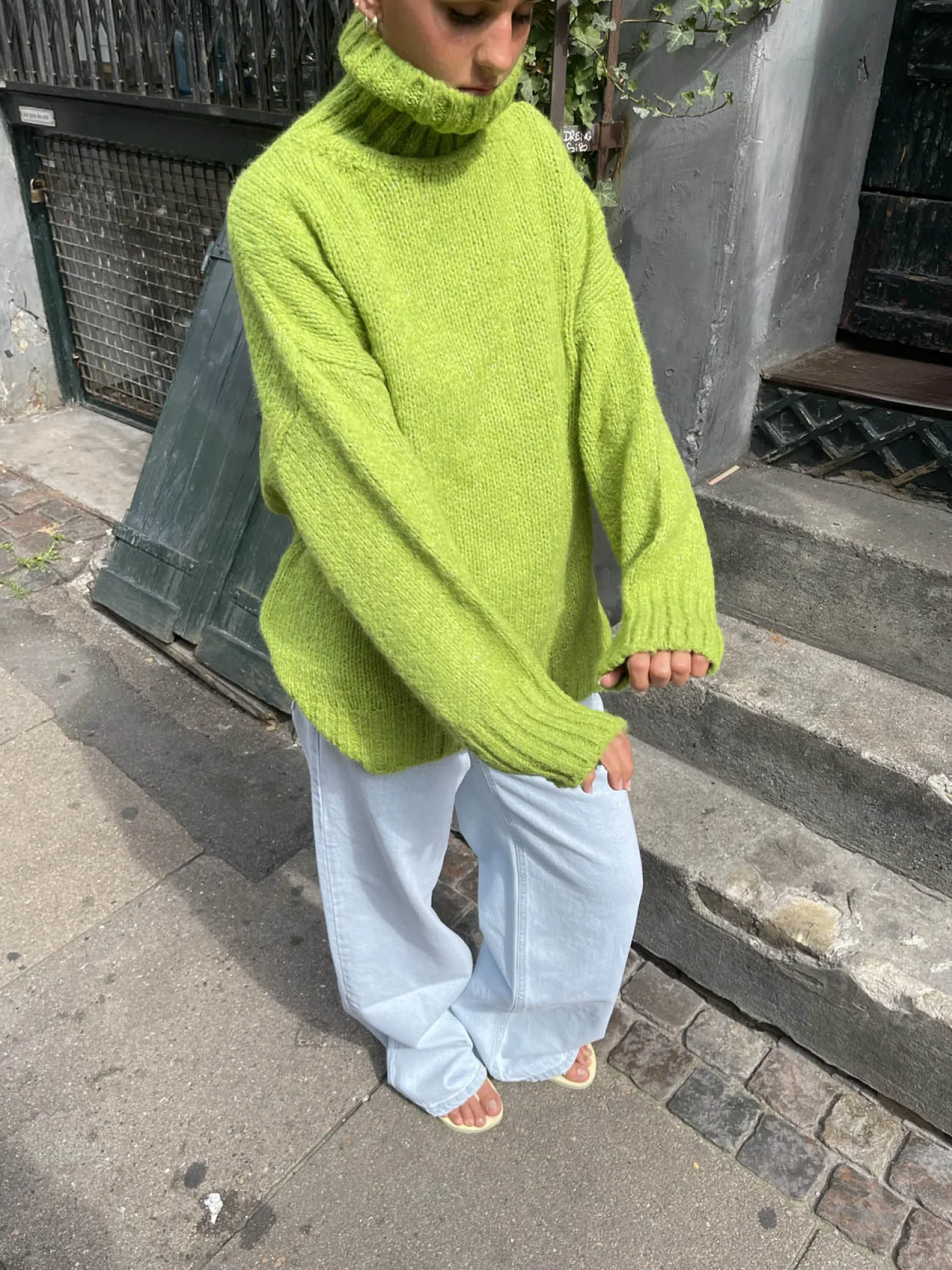 Valdamara oversized striktrøje med turtleneck - Limegrøn