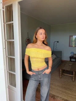 Victoire off shoulder top i mesh - Gul