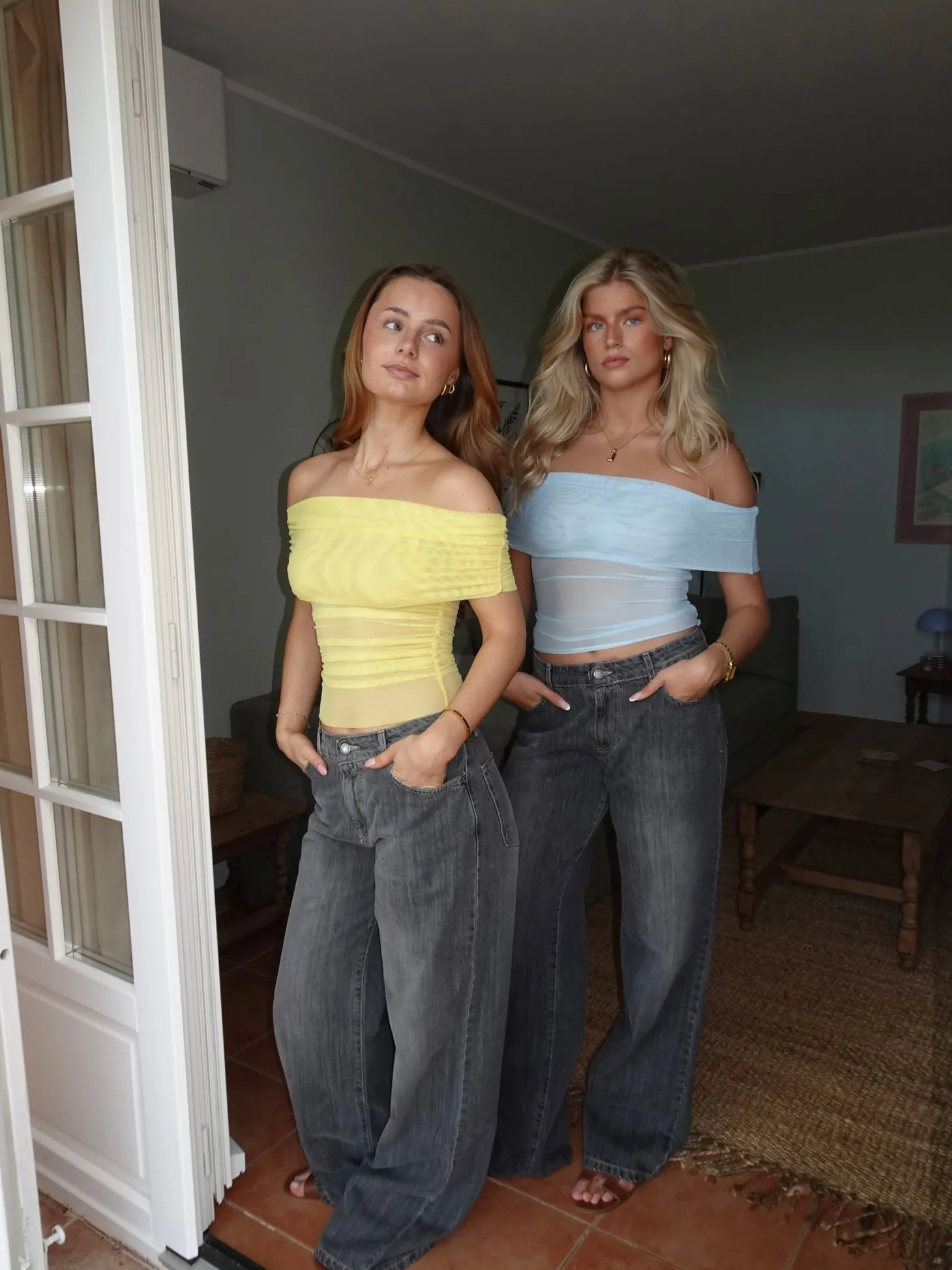 Victoire off shoulder top i mesh - Lyseblå