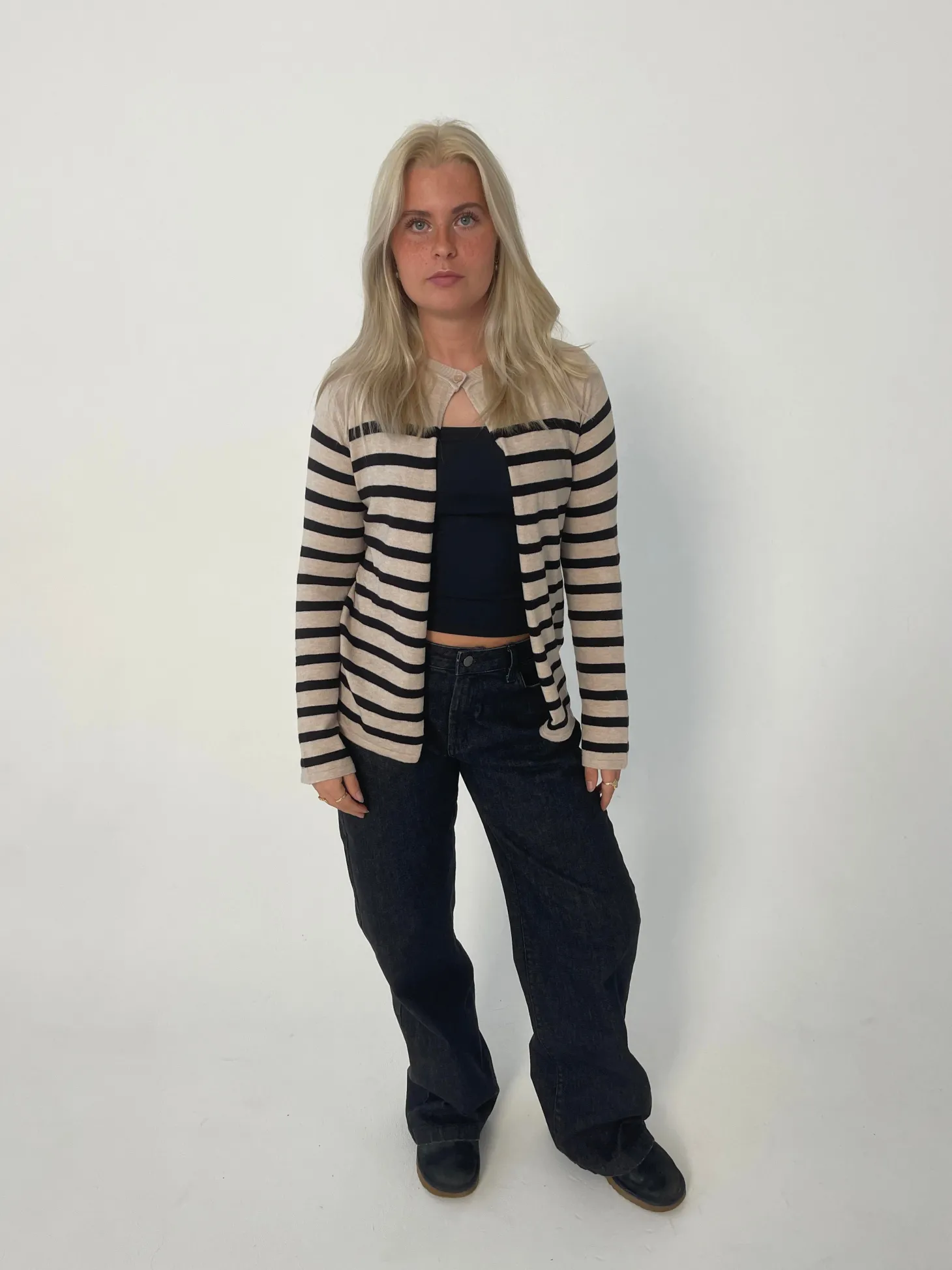 Xenia cardigan med striber - Beige/sort