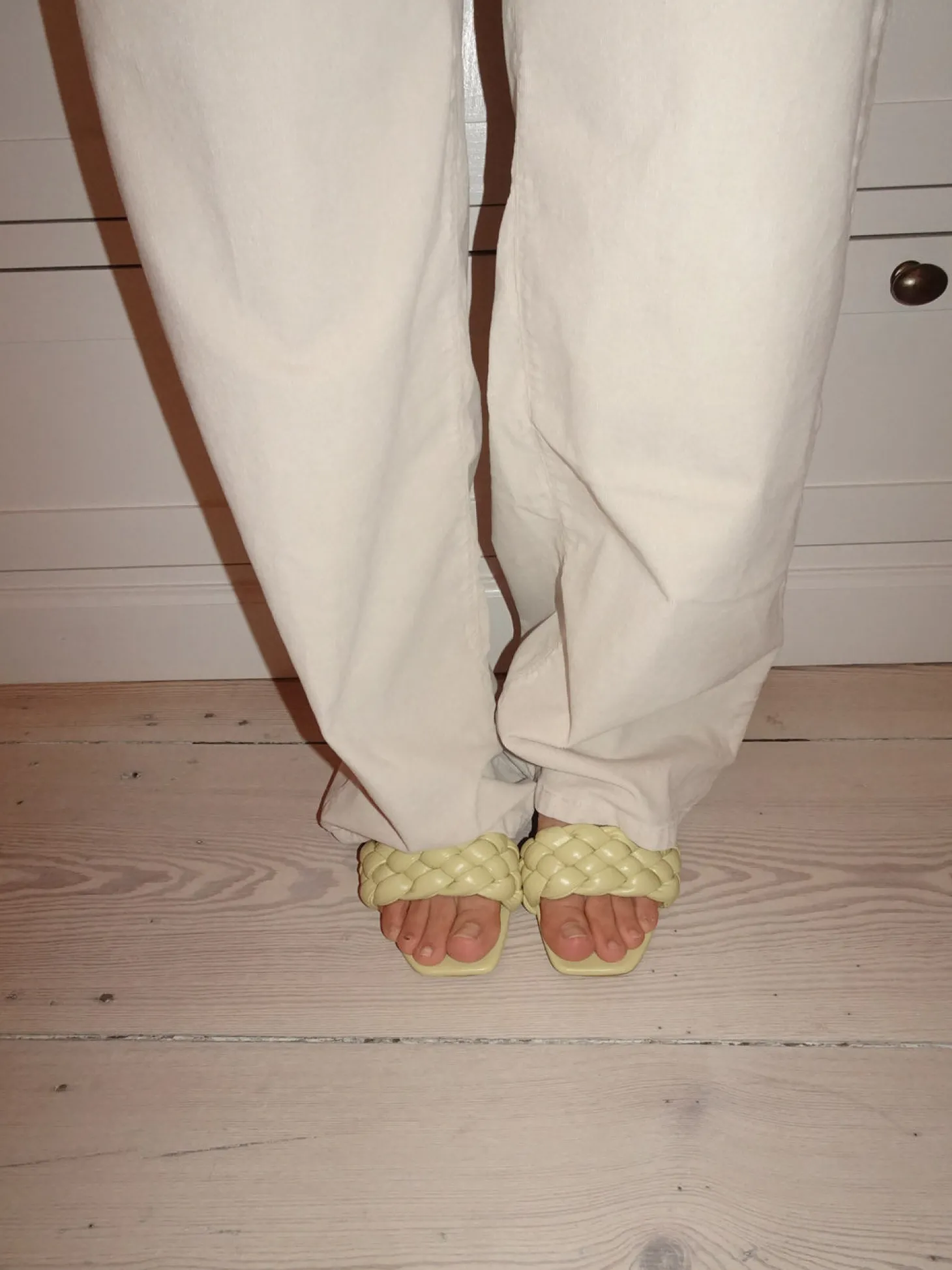 Yasmin mules med flet - Lysegul