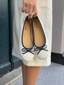 Zelia ballerina med polkaprikker - Hvid/sort