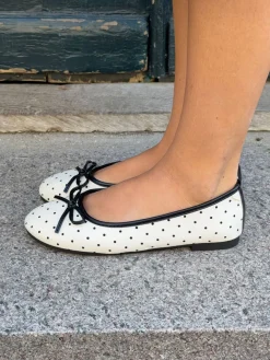 Zelia ballerina med polkaprikker - Hvid/sort